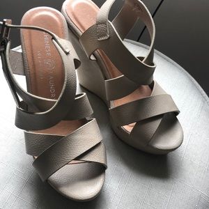 Chinese Laundry wedges